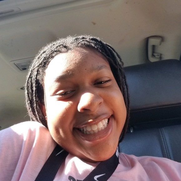 Meet your Posher, Gabrielle - Picture 1 of 1